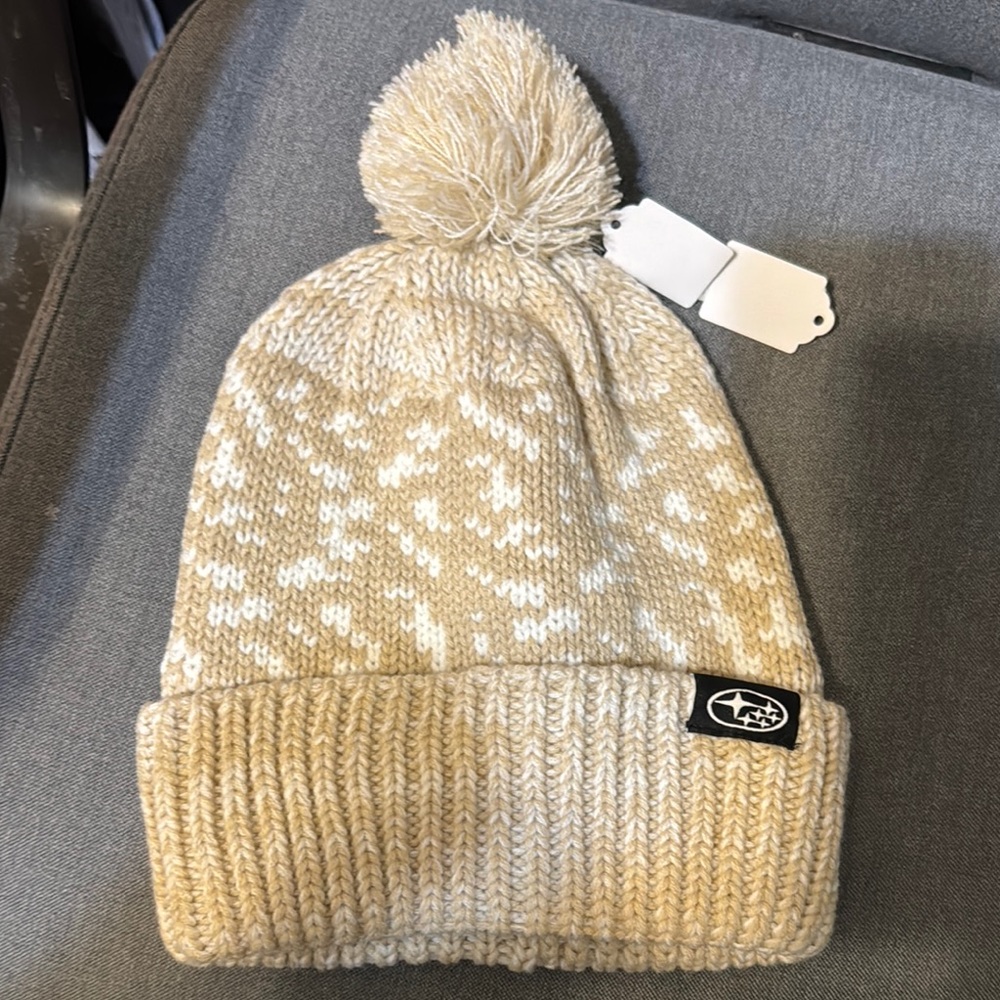 Subaru NWT Cream and White Knit Pom-Pom Hat